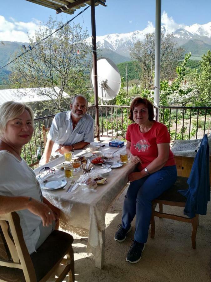 Saro B&B And Safari Tours Tat'ev Bagian luar foto