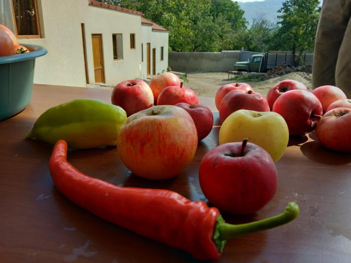 Saro B&B And Safari Tours Tat'ev Bagian luar foto